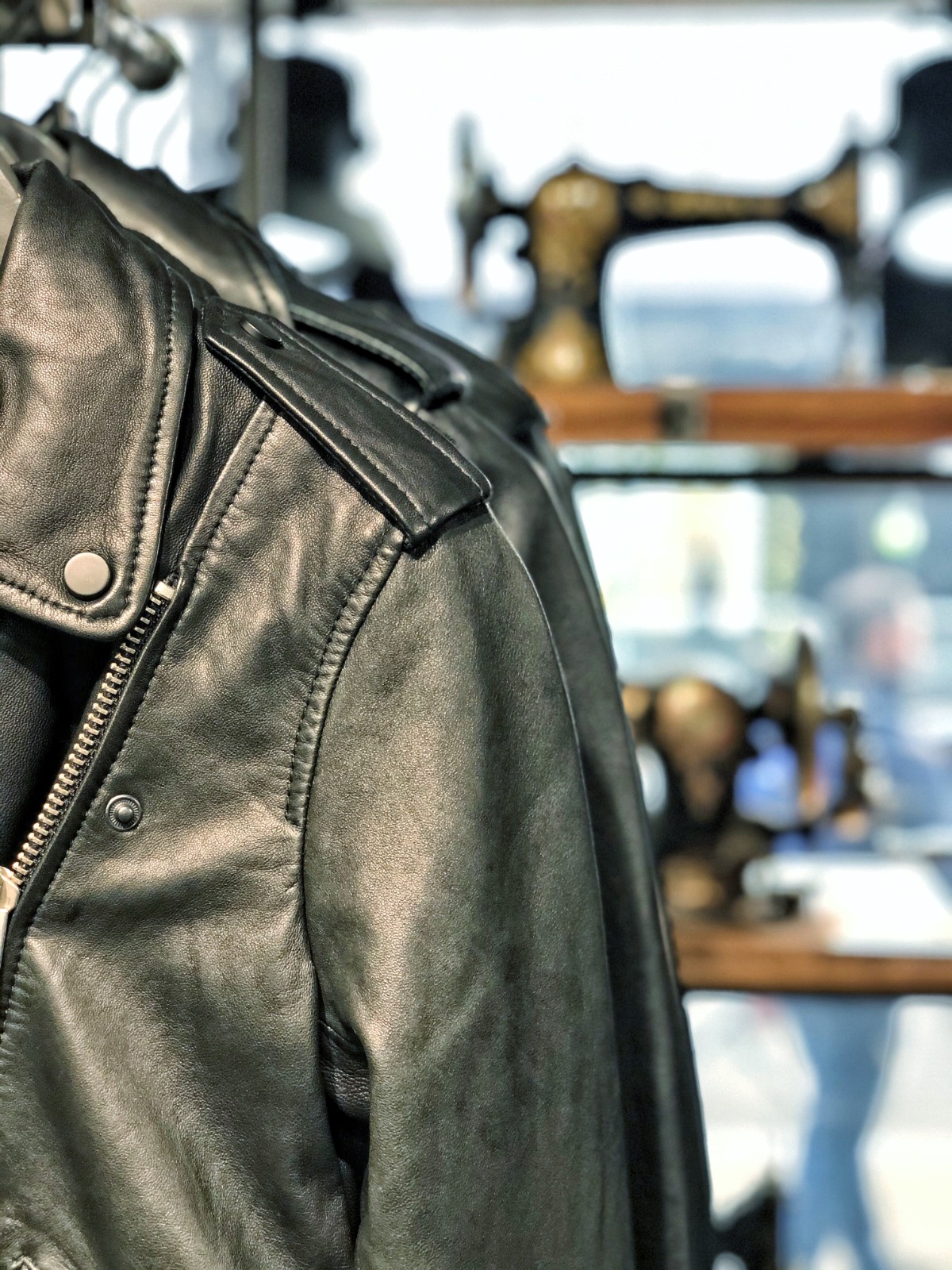 chaqueta de cuero negra